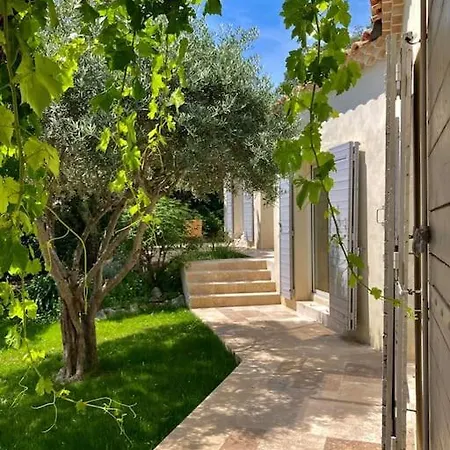 Villa De Charme Avec Piscine 5 Min D'avignon Les Angles (Gard)