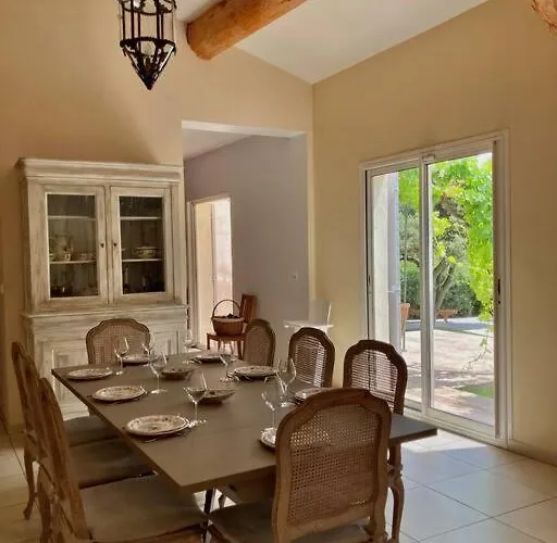 Villa De Charme Avec Piscine 5 Min D'avignon *